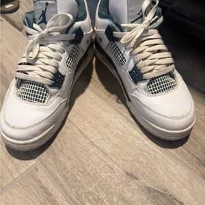 Nike Air Jordan 4 Retro Sneakers